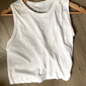Breeze By Muscle Crop Tank
